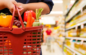 Según FIEL, la canasta básica alimentaria marcó en abril suba interanual de 36,5%