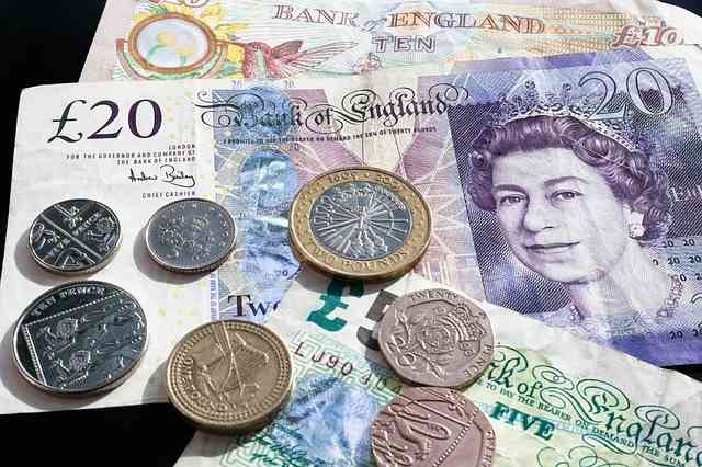 La libra esterlina le gana al peso como la peor moneda de 2016