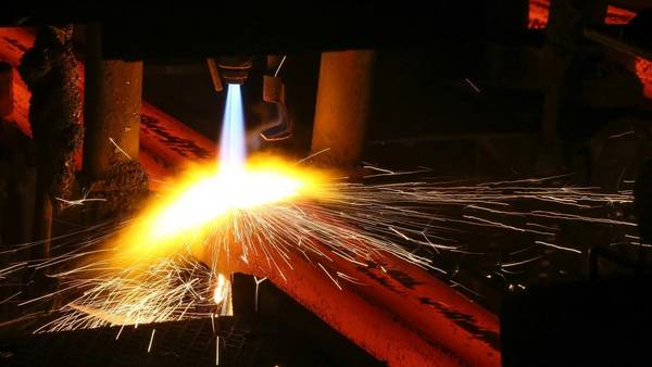 La producción de acero se desplomó en agosto un 27,5%