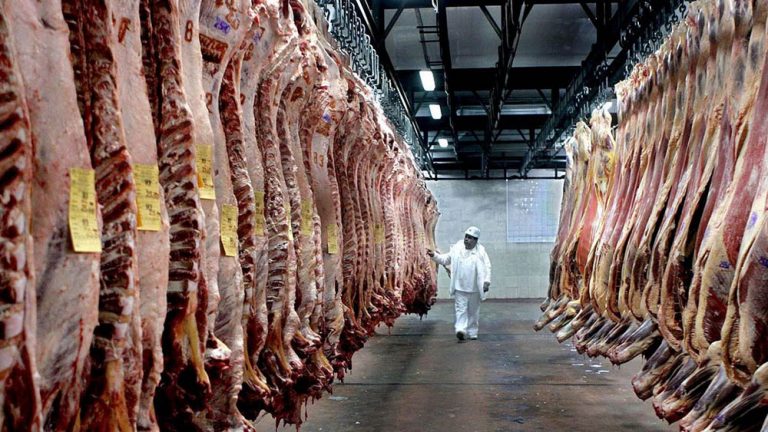 Carne: polémica por las restricciones a la exportación